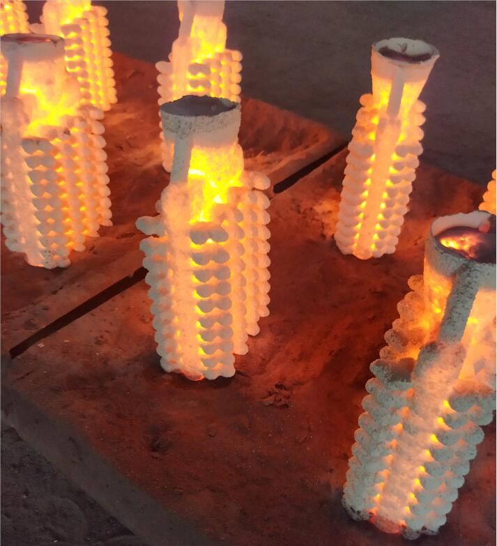 Investment-casting-foundry-spouring